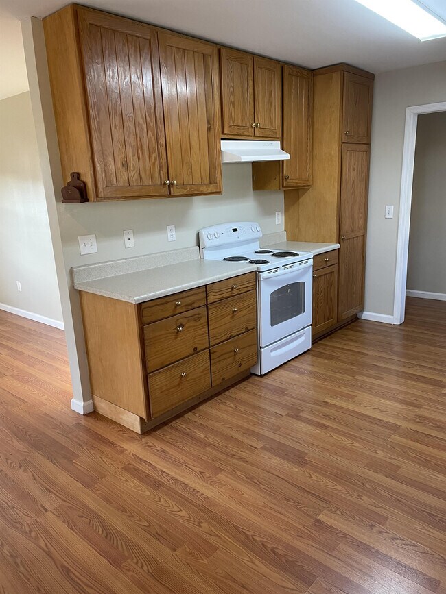 Building Photo - 883 N Cool Ave