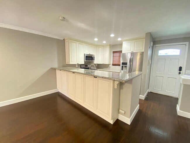 Building Photo - Great UTC Location 2B/1B Two Story Townhome! IN UNIT W/D! Gated Assigned Parking! Pool!