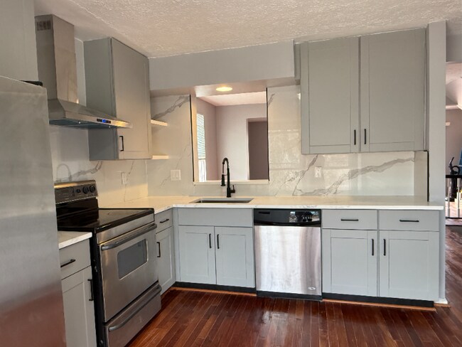 Foto del edificio - 102 Smoothleaf Ln