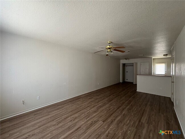 Foto del edificio - 4210 Primrose Dr