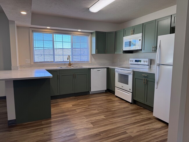 Pacific Gardens Apartments - Pacific Gardens Apartments
