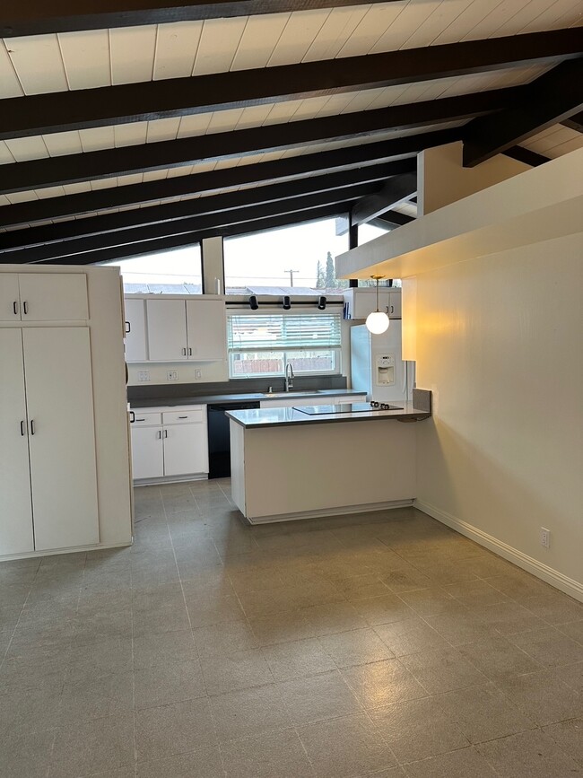 Kitchen with Dining Area - 16732 Septo St