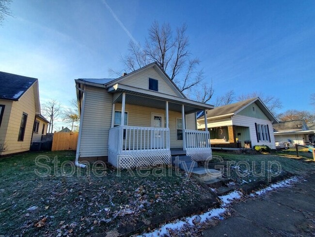 Building Photo - 1657 5th Ave