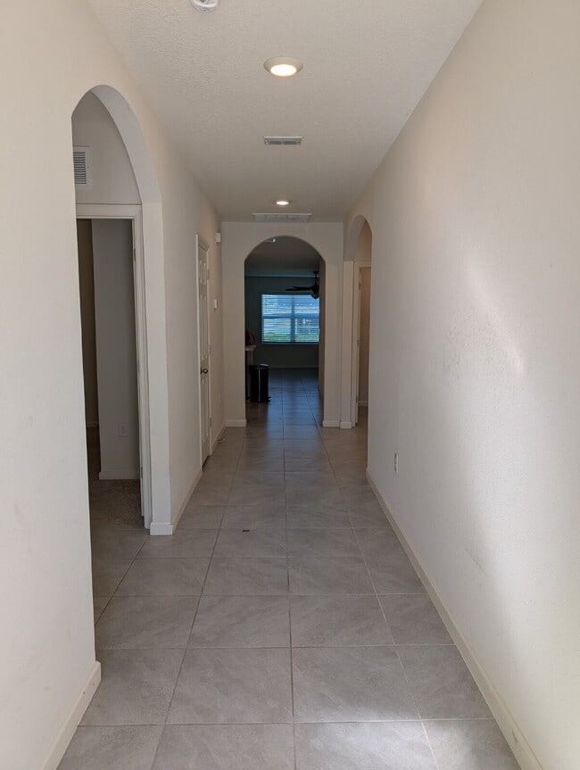 Building Photo - Modern 4-Bedroom Home with Large Backyard ...