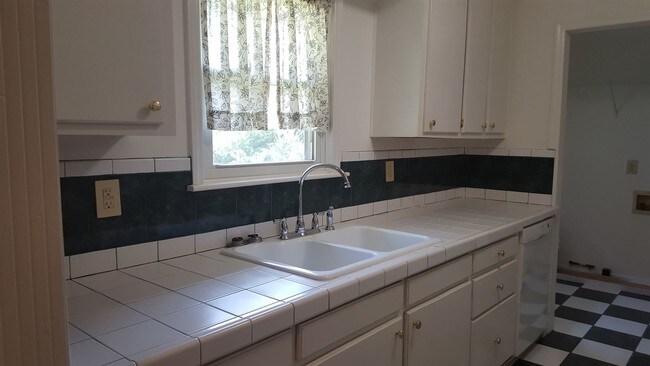 Building Photo - 3 br, 2 bath House - 2473 S Great Falls Hwy