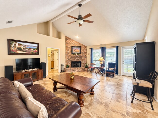 Foto del edificio - 3705 Edgemont Dr
