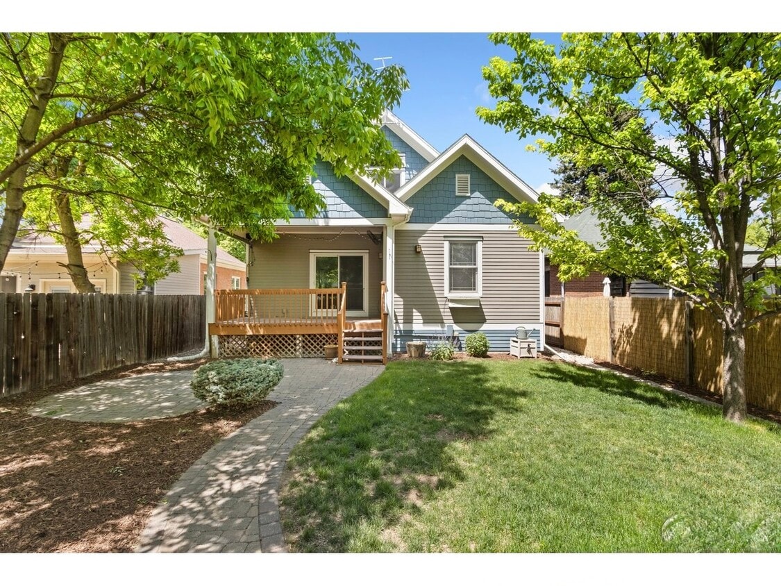 back entrance - 1005 Laporte Ave