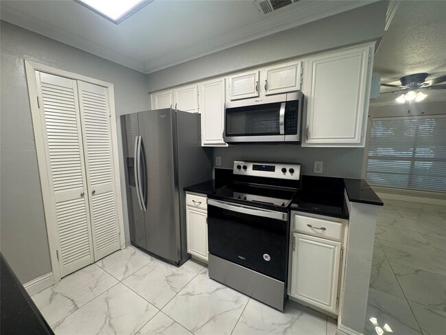 Foto del edificio - 8801 Hammerly Blvd