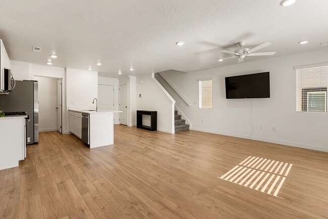 Building Photo - 1737 S Devils Garden Ln