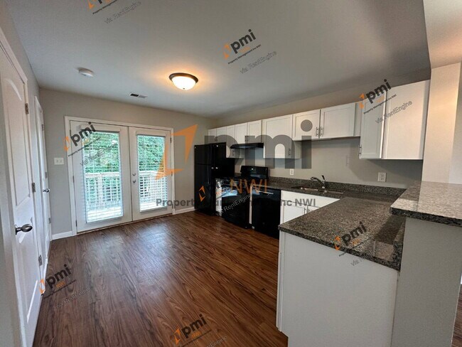 Building Photo - 5831 Creekview Ct W