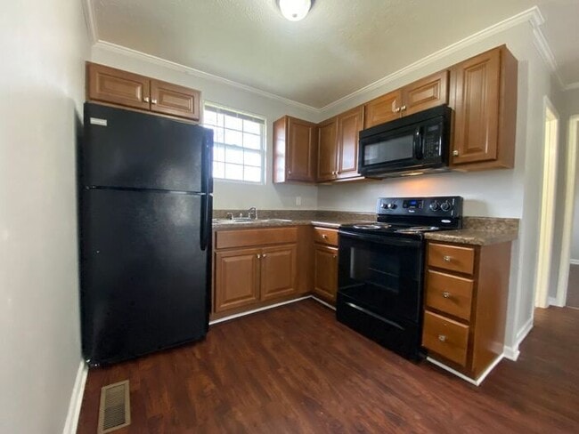 Building Photo - Cute Renovated 2 Bedroom Duplex in East Nashville!