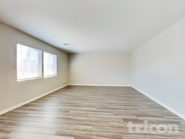 Foto del edificio - 8958 Elk Ravine Dr