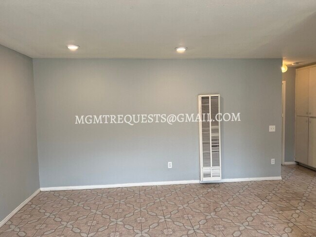 Photo - 539 W Shamrock St Apartment