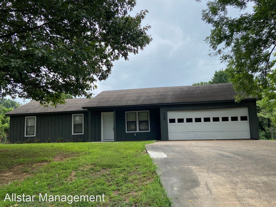 Primary Photo - 3 br, 2 bath House - 728 Pisgah Road