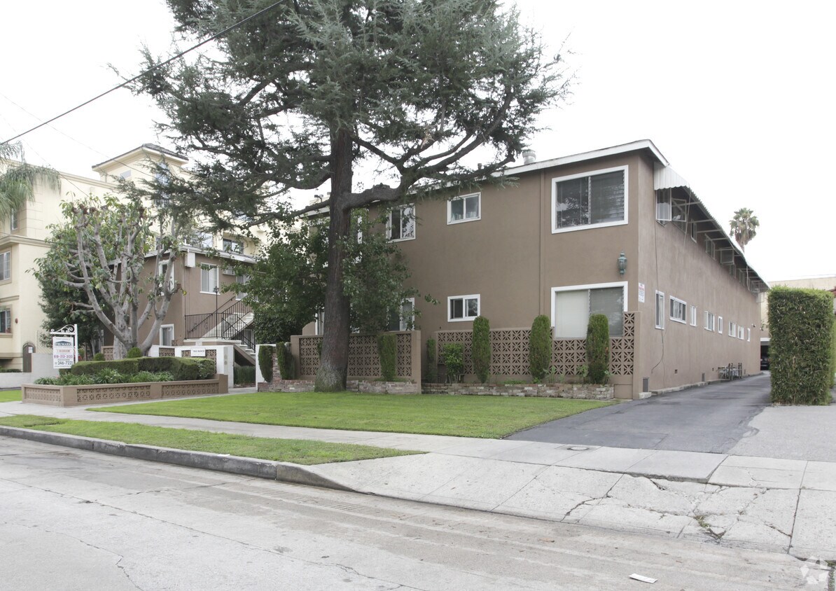 Foto del edificio - 10834-10840 Bloomfield St