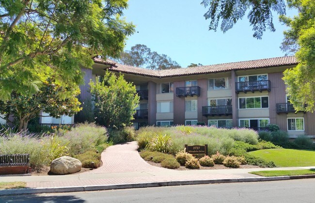 Foto del edificio - 2727 Miradero Dr