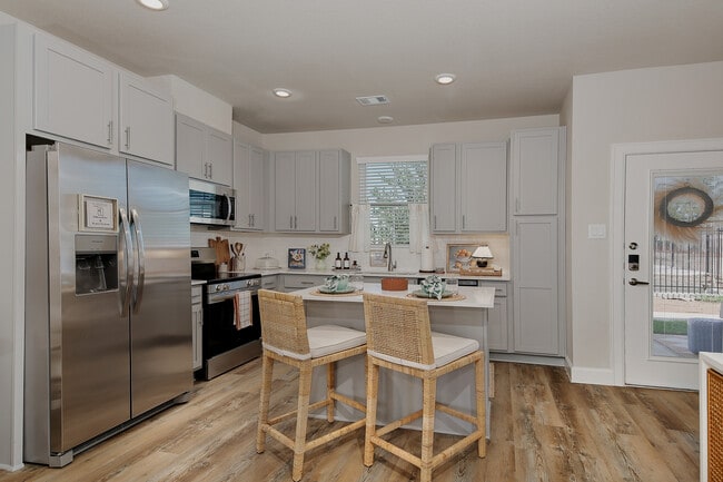 Building Photo - The Cottage Green Tomball