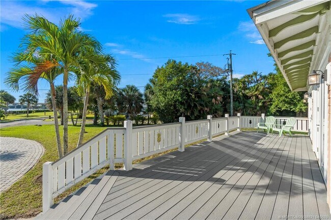 Foto del edificio - 3400 SW St Lucie Shores Dr