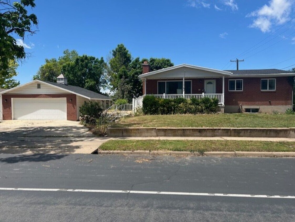 Foto principal - Kaysville 4 Bedroom, 2.5 Baths, big 2 car ...