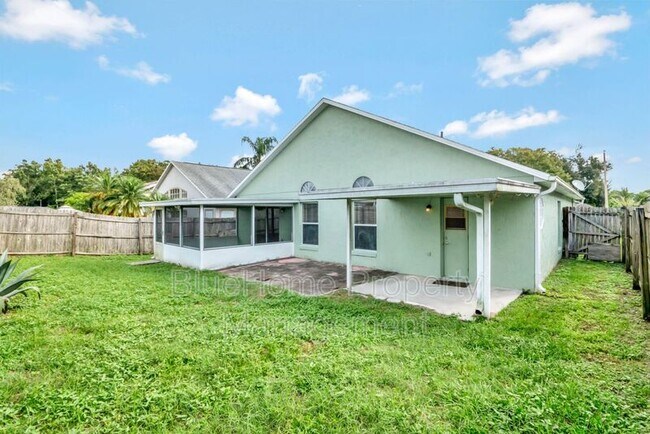 Building Photo - 814 Rivecon Ave