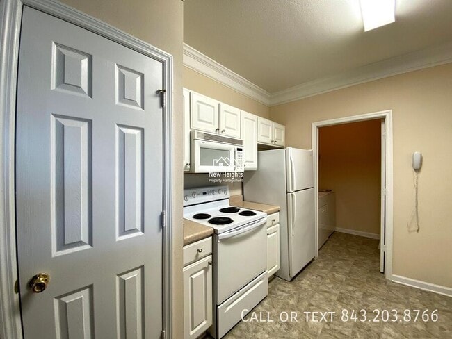 Building Photo - 1607 Cambridge Lakes Dr