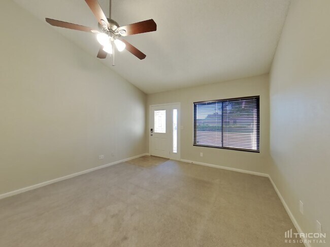Foto del edificio - 669 W Barrow Dr