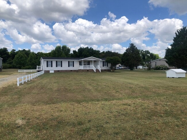 Building Photo - 113 River Run Rd