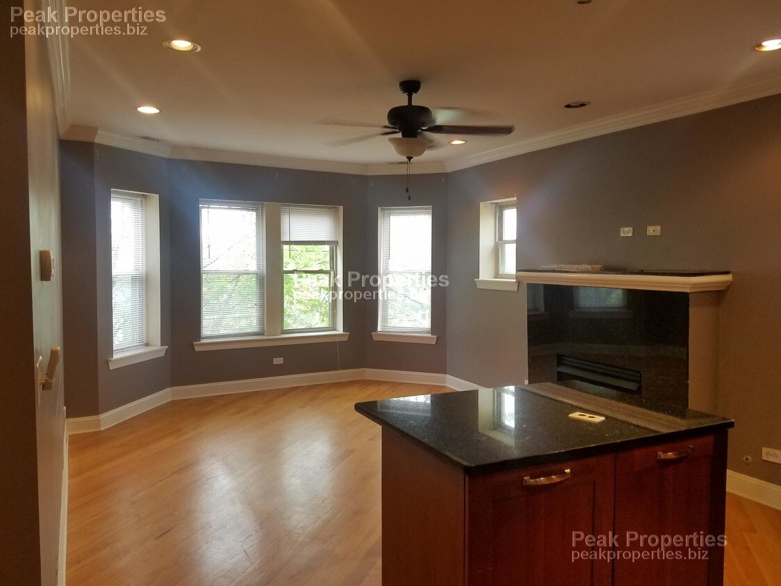 Primary Photo - 2250 W Morse Ave