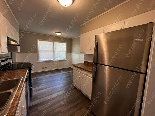 Foto del edificio - 913 Hillview Dr