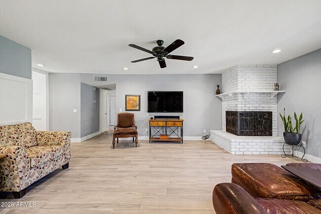 Foto del edificio - 139 E Heather Ave
