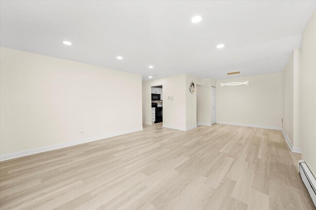Building Photo - 9S125 Lake Dr