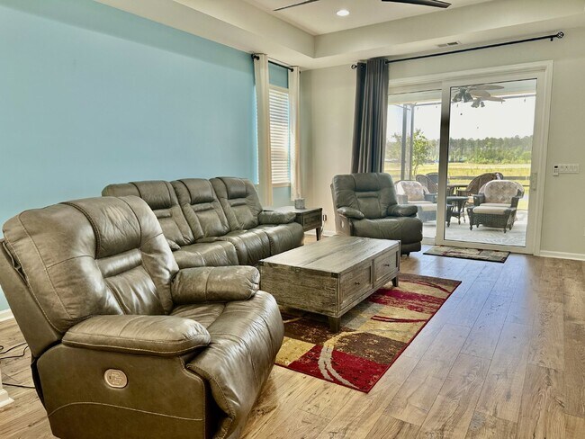 Building Photo - Beautiful Fully Furnished Two Bedroom Home...