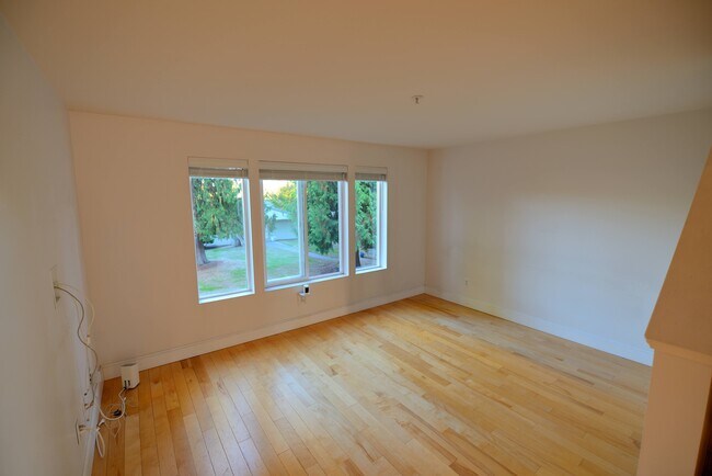 Foto del edificio - 14538-14512 12th Ave NE