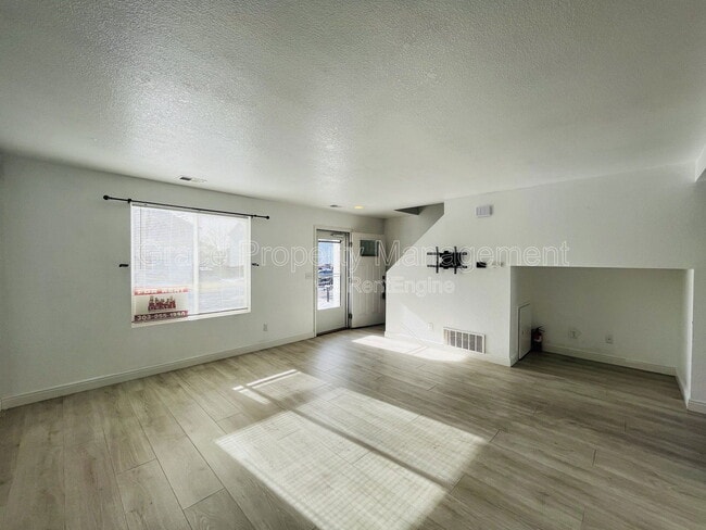 Foto del edificio - 1217 Bluejay Ave