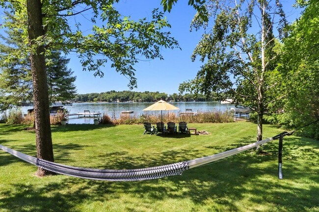 Foto del edificio - Whitewater Lakefront Furnished Lodge Avail...