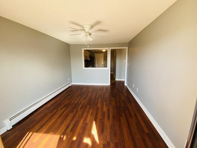 Foto del edificio - 625 W Lowell Ave