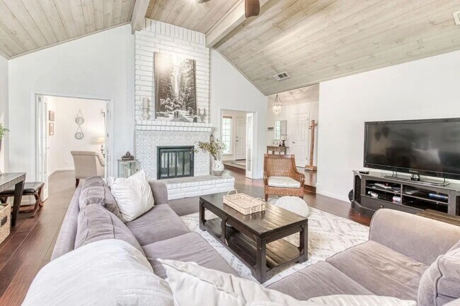 Foto del edificio - 8476 N Del Mar Ave