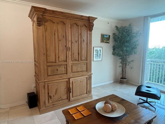 Building Photo - 2000 N Bayshore Dr