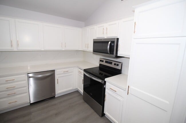 Building Photo - 2232 Golden Ave