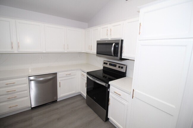 Foto del edificio - 2232 Golden Ave