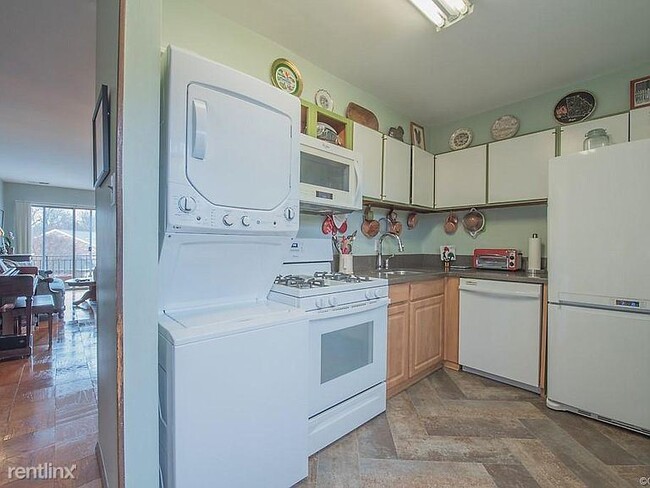 Building Photo - 2 br, 1.5 bath Condo - 5 Red Fox Ln