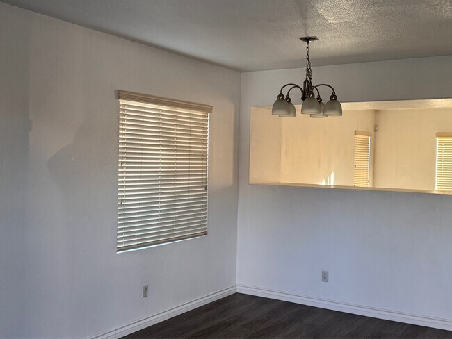 Foto del edificio - 14031 Crystal St