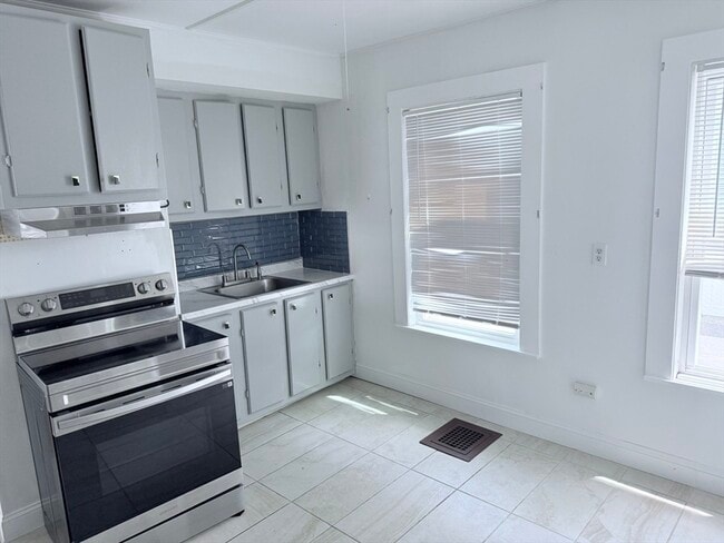 Foto del edificio - 582 Eastern Ave