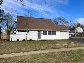 Building Photo - 898 Bernard Rd