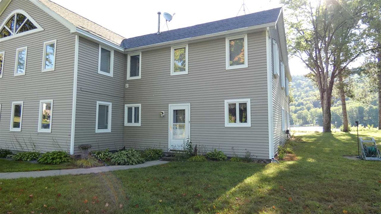 Primary Photo - 110 Breezy Point Rd