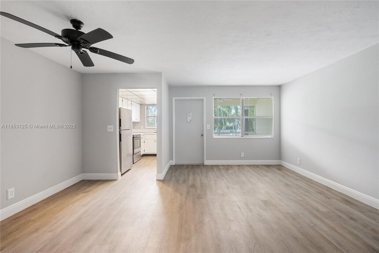 Foto principal - 300 Layne Blvd