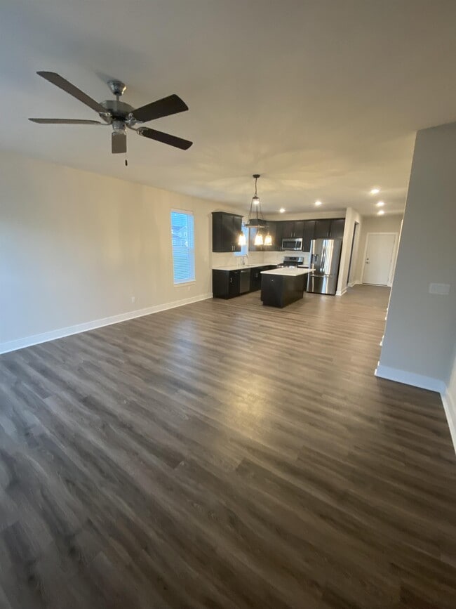 Building Photo - 265 Farmstead Dr E