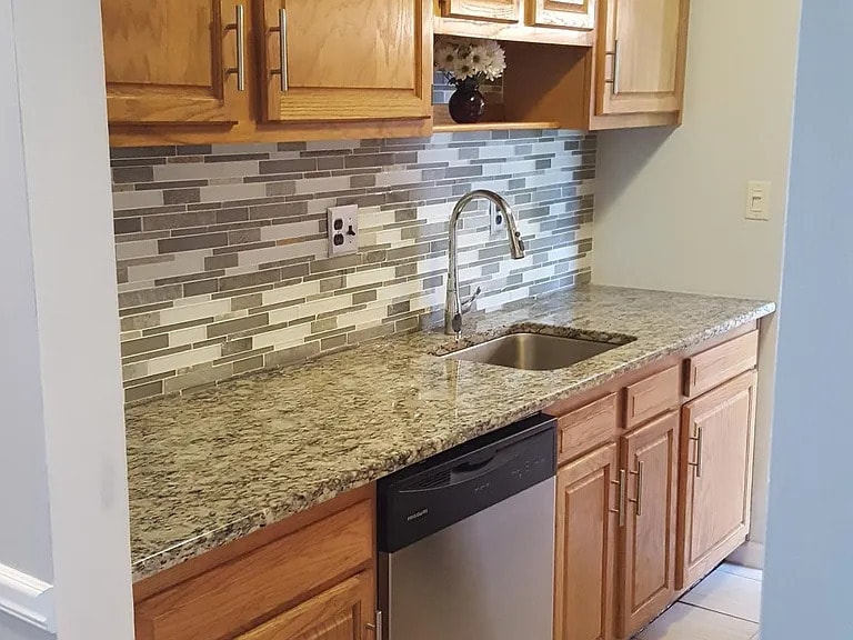 Building Photo - 15A E Daisy Ln