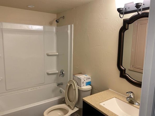 Building Photo - Great Location, completely remodeled