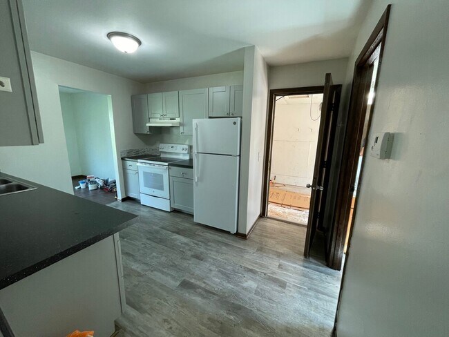 Building Photo - 6 Brompton Cir